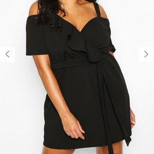 Boohoo PLUS PLUNGE RUFFLE BELTED MINI DRESS